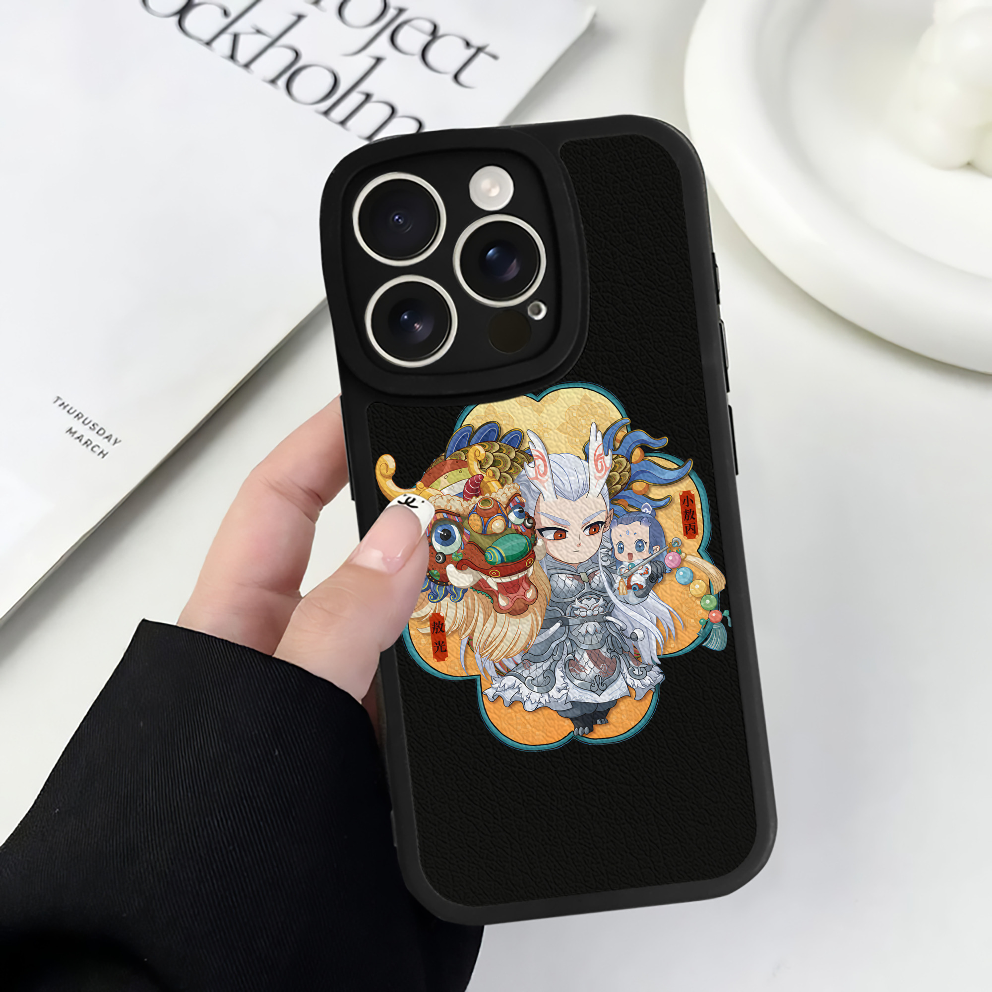 （画像用） Ne Zha 2 ナタ 魔童の大暴れ 【iPhone 16シリーズ対応】シリコンスマホケース（レザー調） 材質：シリコン